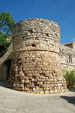Tour fortifiée.