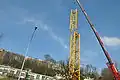 Assemblage à l'aide d'une grue télescopique.
