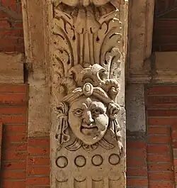 Assézat : masque antiquisant de la coursière.
