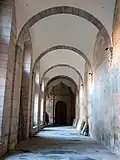 Une aile du cloître.