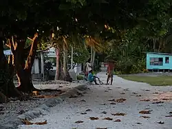 La rue principale d'Atafu.