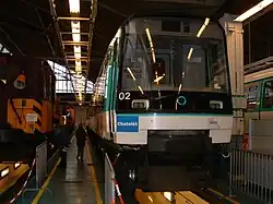 Une rame MF 88 de la ligne 7 bis sur une voie d'entretien des Ateliers de Choisy, en 2003.