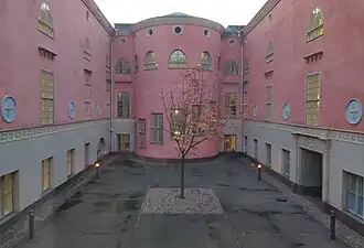 Cours intérieure.