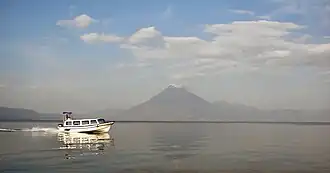 Vue du San Pedro depuis Panajachel.