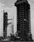 Tour d'assemblage et tour ombilicale de l'aire de lancement 36 B de Cap Canaveral (1973).