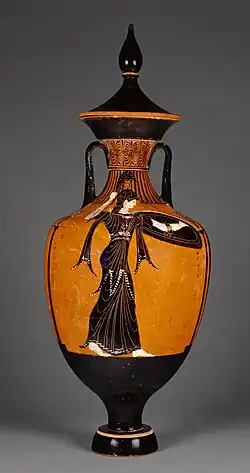 Amphore panathénaïque récompensant le vainqueur d'une course de chars des Panathénées : représentation de la déesse Athéna. Attribuée au Peintre de Marsyas, 340-339 av. J.-C. Getty Museum.