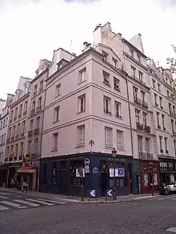 Immeuble du n°1.