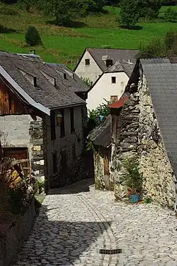 Au village.