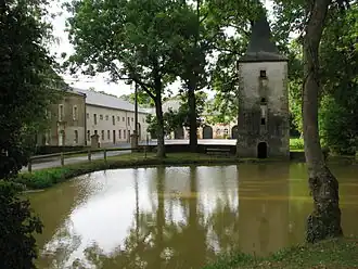 Le domaine du Clémarais à Aubange. Ici les vestiges du château : la tour aux Effraies.