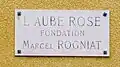 Aube rose.
