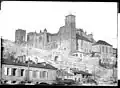 Plan large de la même photographie montrant les tours de la cathédrale (photographie Eugène Trutat, sans date)