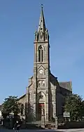 Église Saint-Marc-Saint-Joseph : la façade et le clocher.