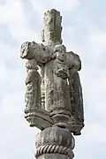Croix du cimetière : partie sommitale (autre face).