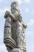 Croix du cimetière : partie sommitale.
