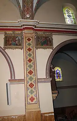 Pilier décoré.