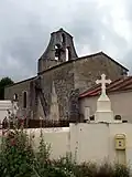 L'église Saint-Pierre, vue est (juil.&nbsp;2012)