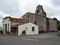 La mairie accolée à l'église (juil.&nbsp;2012)