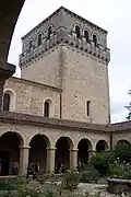 Cloître et tour au nord-est (sept.&nbsp;2011).