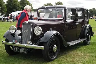 Limousine 5 places Chalfont Sixteen 18 hp 1935 roues à rayons
