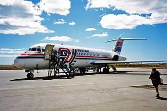 LV-WEG, le Douglas DC-9 impliqué dans l'accident, ici à l'aéroport international Gob. Ramón Trejo Noel en mars 1995.