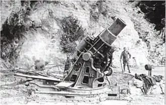 Mortier d'origine autrichienne de 305&nbsp;mm (Škoda 305 mm Haubitze 1911, Schlanken Emma).