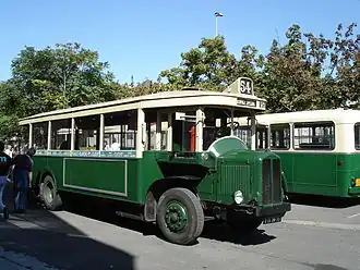 Ancien autobus Renault TN 6, un des plus emblématiques du réseau de la STCRP puis de la RATP, lors des Journées du patrimoine, le 15 septembre 2007.