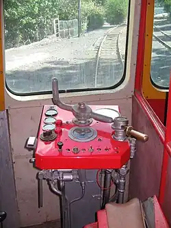 Poste de conduite d'un Billard A&nbsp;150&nbsp;D8 de 1959 du Chemin de fer de La Réunion.