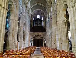 Nef, Orgue.