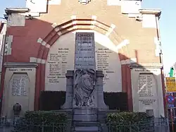 Le monument aux morts.