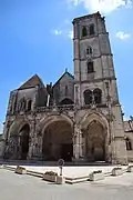 Façade occidental de l'église d'Auxonne.