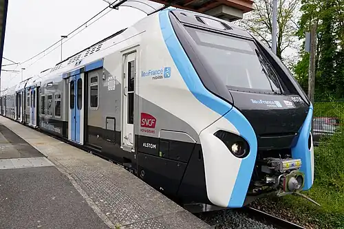 Rame Z 58000 stationnant sur la voie A.