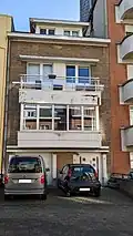Au n° 5 une maison moderniste de type bel étage construite en 1937 par l'architecte Jean M. V. Cohen
