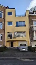 Au n° 7 une maison moderniste de type bel étage construite en 1937 par l'architecte Jean M. V. Cohen