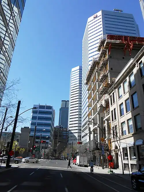 Description de l'image Avenue Viger Montreal.jpg.