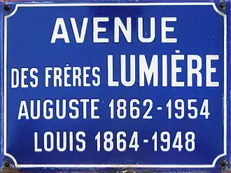 Voir la plaque.