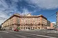 Kamennoostrovsky pr., no&nbsp;15 / st. Mira, no&nbsp;12. Maison conçue par les architectes O. I. Gouriev et A. P. Chtcherbionok, vue depuis la place d'Autriche