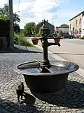 Une des 8 fontaines du village.