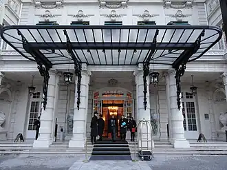 La marquise de l'hôtel.