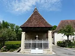 Le porche côté sud.