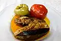 Dolmas de poivrons et d'aubergine azerbaïdjanais.