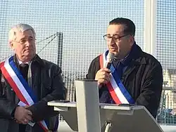 ( à droite de la photo) Maire de la commune de Stains .