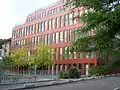 Pépinière d'entreprises de biotechnologie depuis la rue de la Santé.
