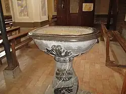 Le bénitier.
