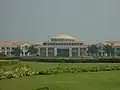 BITS Goa, le dôme du  bâtiment principal vu du parc