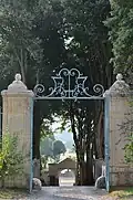 Porte et grille principale du XVIIe siècle.