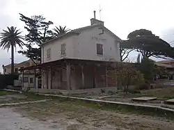 Côté voie.