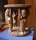 Siège à caryatides du musée Barbier-Mueller.