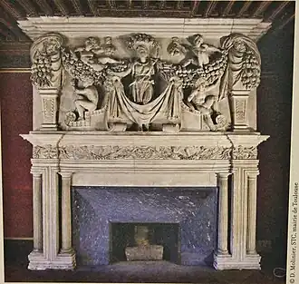 Bagis : cheminée monumentale.