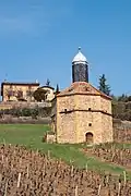 Pigeonnier du château de Bagnols.