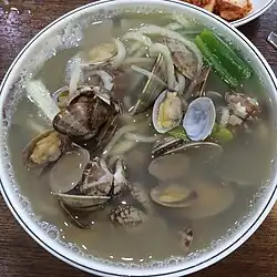 Kal-guksu (en) (cuisine coréenne).